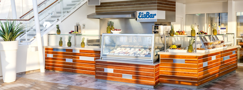 TUI Cruises Mein Schiff 4 Interior Icebear 2.jpg